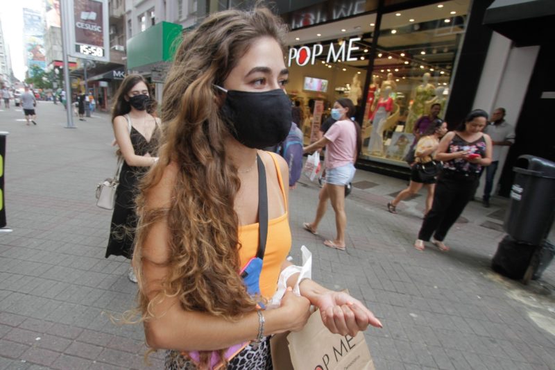 Camila já comprou os presentes de Natal da família