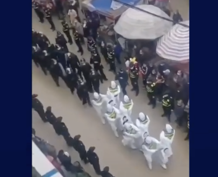 China reprime com humilha&ccedil;&atilde;o pessoas que atuam contra o lockdown da covid – Foto: Reprodu&ccedil;&atilde;o