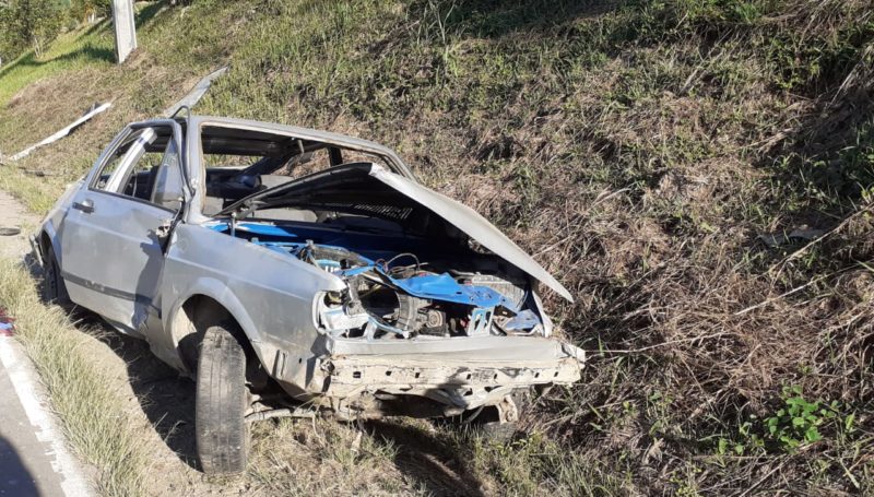 O carro ficou completamente destruído &#8211; Foto: BVPG/Divulgação/ND