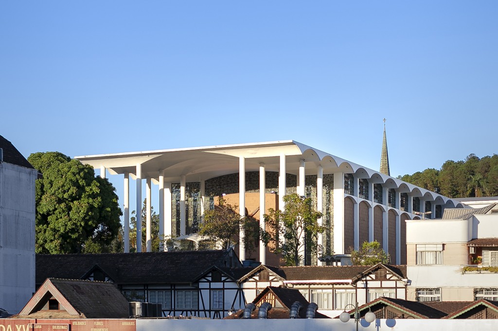 Catedral São Paulo Apóstolo promove Festa do Divino em Blumenau anualmente
