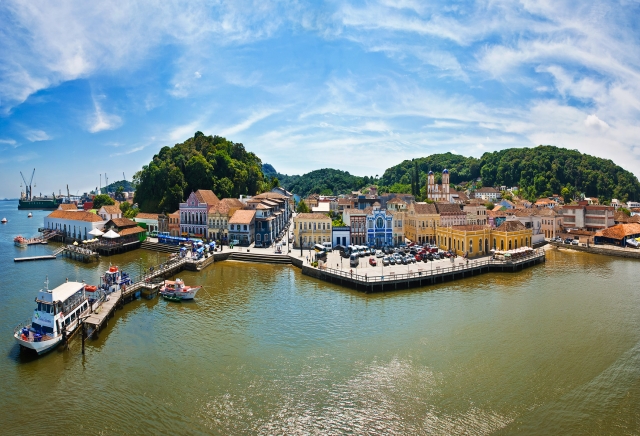 O Centro Histórico de São Francisco do Sul possui mais de 150 prédios tombados que contam a história da primeira cidade de Santa Catarina – Foto: Prefeitura de São Francisco do Sul/Divulgação