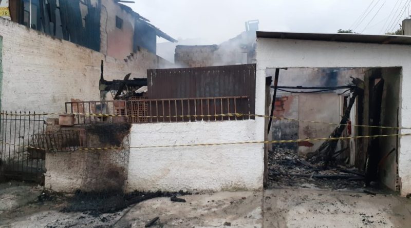 Inc&ecirc;ndio aconteceu na madrugada de s&aacute;bado, em Lages – Foto: Corpo de Bombeiros/Divulga&ccedil;&atilde;o