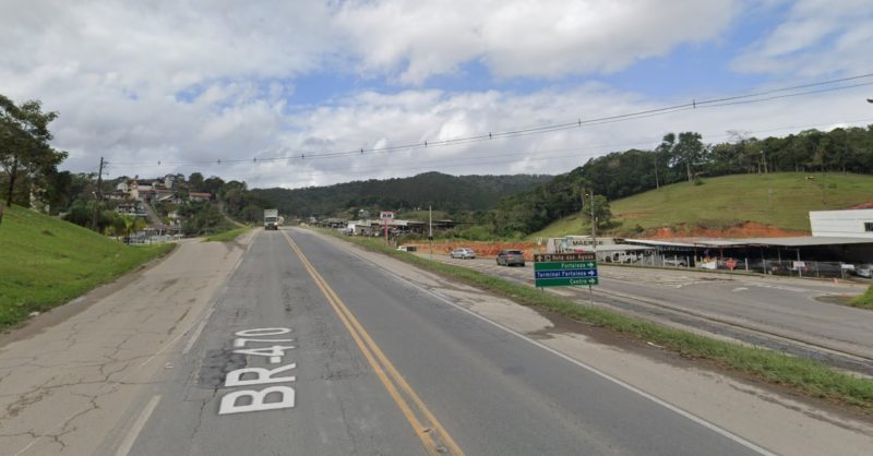 Corpo de homem foi encontrado dentro de um carro estacionado &agrave;s margens da BR-470 – Foto: Reprodu&ccedil;&atilde;o/Google Maps/ND