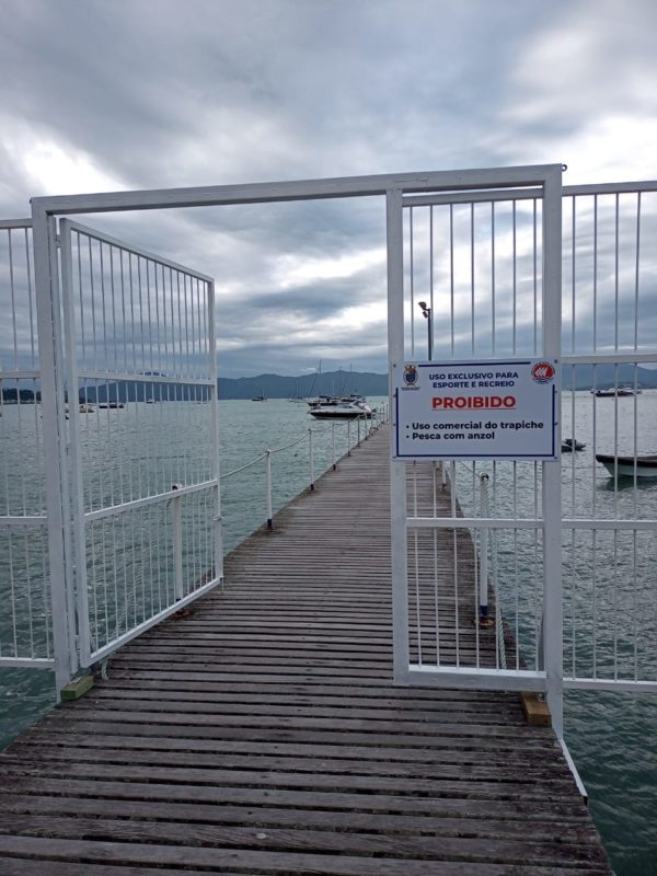 Port&atilde;o foi instalado na entrada do trapiche – Foto: Danilo Caboclo/Divulga&ccedil;&atilde;o/ND