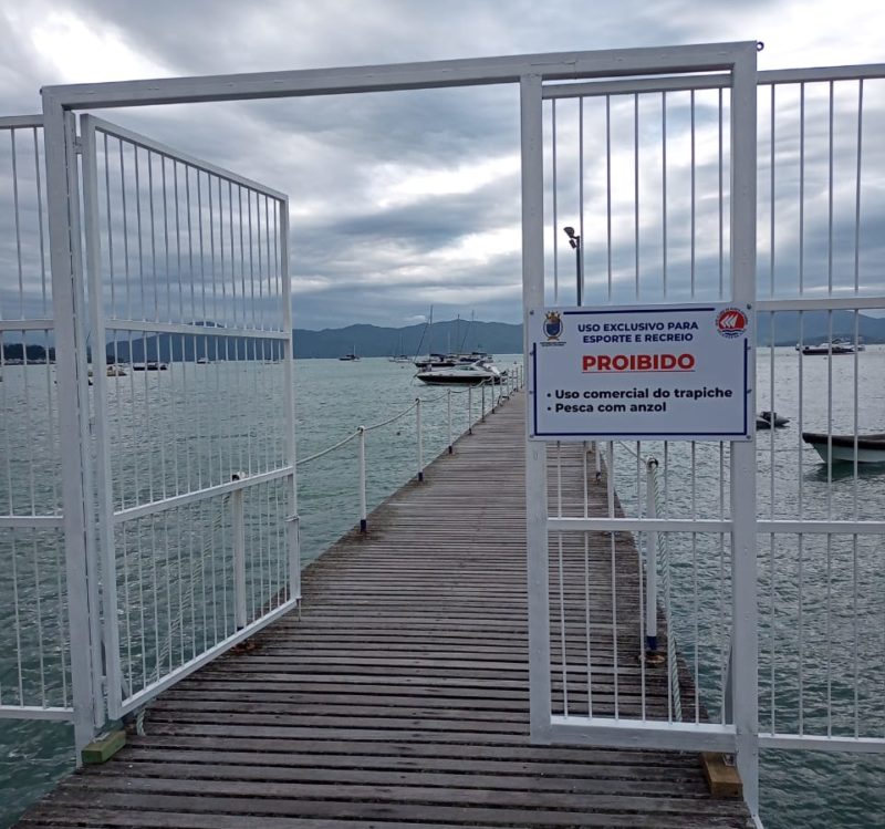 Port&atilde;o foi instalado na entrada do trapiche – Foto: Danilo Caboclo/Divulga&ccedil;&atilde;o/ND