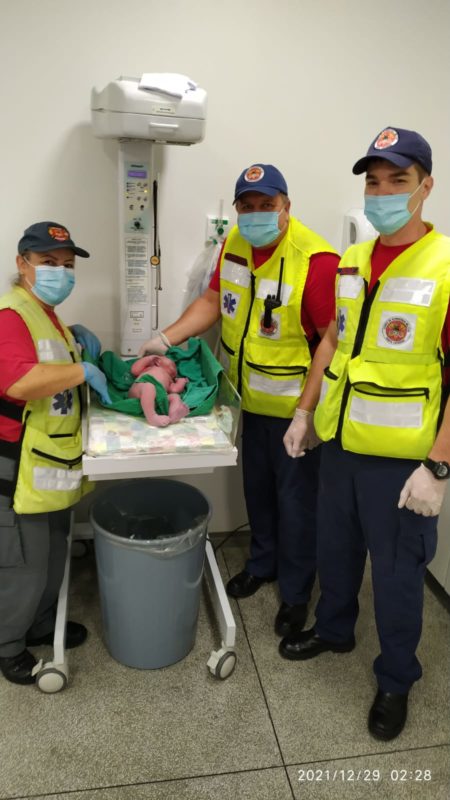 Beb&ecirc; apressadinho nasceu em corredor de hospital em Brusque – Foto: Divulga&ccedil;&atilde;o/CBM SC/ND