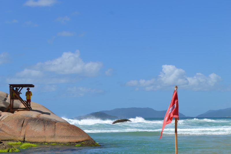 Invadiram a praia e nada fizeram. A Joaquina e a Lagoa da Conceição precisam de coisas melhores