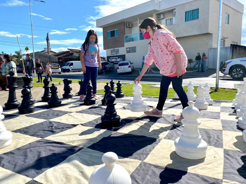 Aulas de xadrez gratuitas s&atilde;o disponibilizadas pelo projeto a alunos – Foto: Divulga&ccedil;&atilde;o/PMC/ND