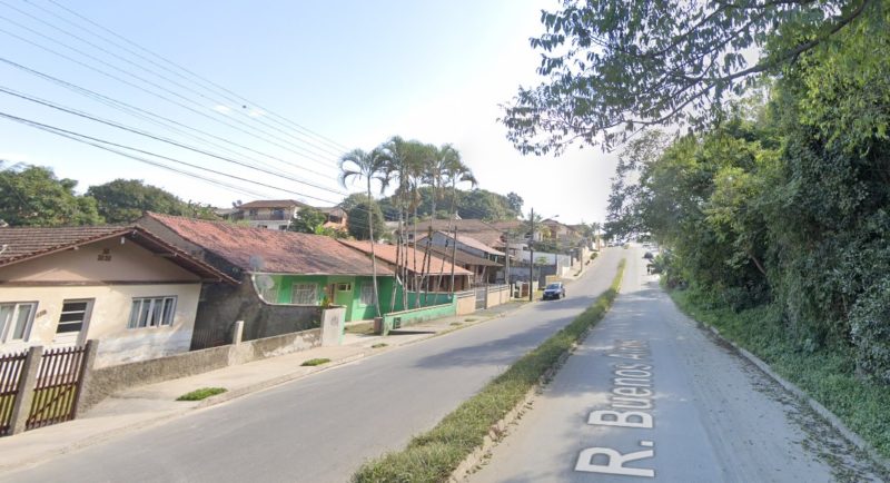 Família foi feita refém na noite desta quarta-feira (15) em Indaial