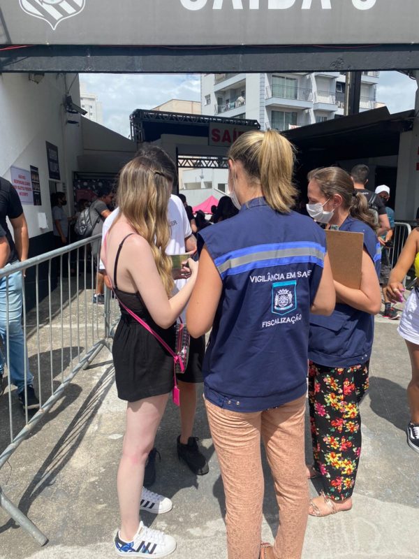 Equipe da Vigil&acirc;ncia em Sa&uacute;de de Florian&oacute;polis acompanhou a cobran&ccedil;a do passaporte da vacina durante o evento – Foto: Divulga&ccedil;&atilde;o/ND