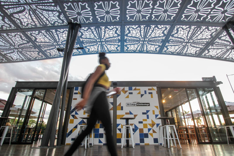 Largo da Alf&acirc;ndega, no Centro Hist&oacute;rico de Florian&oacute;polis, ganha bar e caf&eacute; – Foto: Leo Munhoz/ND