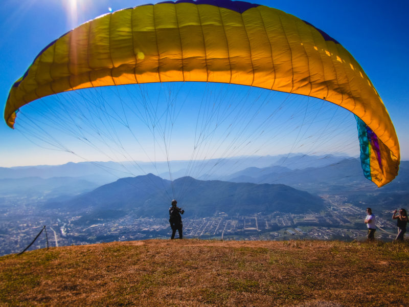 O voo de parapente em Jaraguá do Sul é feito no Morro das Antenas &#8211; Foto: Arcione Gorges/Divulgação