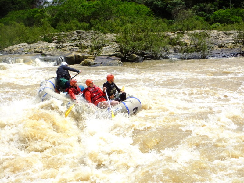 No turismo de aventura, rafting é umas das práticas mais conhecidas de Ibirama &#8211; Foto: Rafting Radical/Divulgação