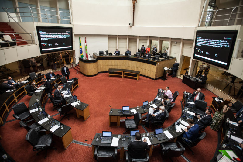 Alesc analisará propostas de reajuste salarial dos servidores de SC