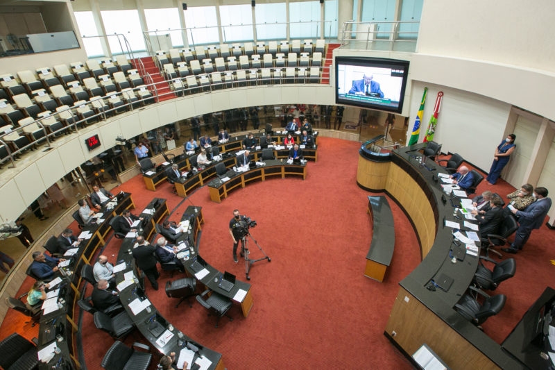 Projeto que garante o ingresso na carreira militar dos candidatos com tatuagens foi aprovado na Assembleia nesta quinta-feira&nbsp; – Foto: Rodolfo Esp&iacute;nola / Ag&ecirc;ncia AL/ND