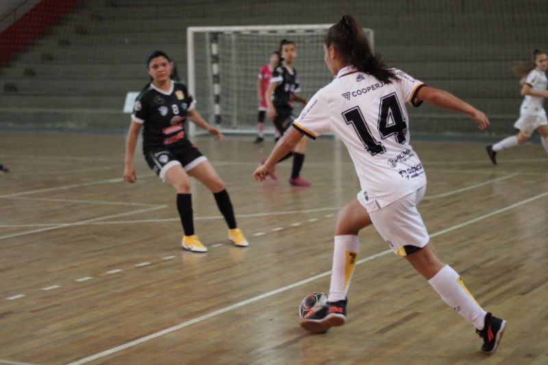 Serão aproximadamente mil atletas no município. Foto: Manuela Silva | FME Criciúma &#8211; Foto: Futsal feminino