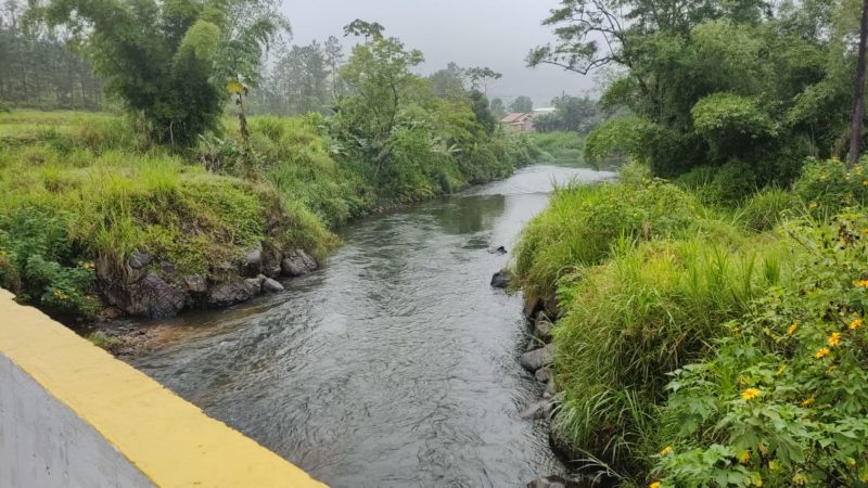 Rio chega a quatro metros de profundidade onde Eduardo se afogou – Foto: Maikon Costa/NDTV