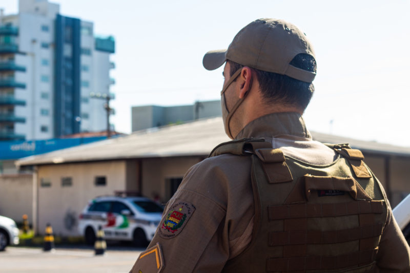 Policiais identificaram que den&uacute;ncia de assalto se tratava, na verdade, de um acerto de contas – Foto: Bruno Golembiewski/ND Mais