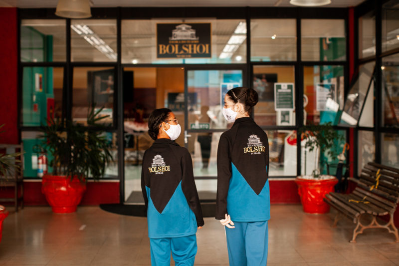 Entrada da Escola do Teatro Bolshoi no Brasil – Foto: Leve Fotografia com Prop&oacute;sito/Divulga&ccedil;&atilde;o/its Teens