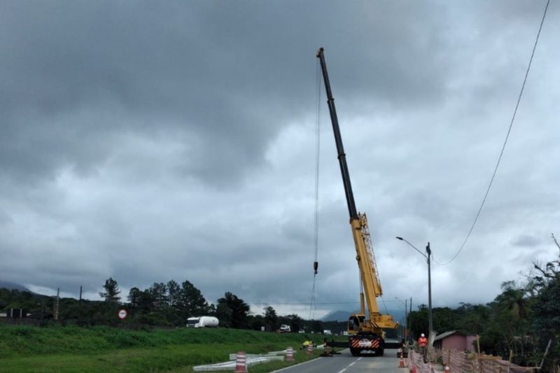 BR-101 ser&aacute; interditada para obras da passarela de Garuva – Foto: Arteris/Divulga&ccedil;&atilde;o