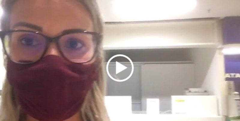 Sem funcion&aacute;rios no guich&ecirc; do Grupo Itapemirim, em Natal, na noite deste s&aacute;bado (18) – Foto: Karla Pereira/NDTV