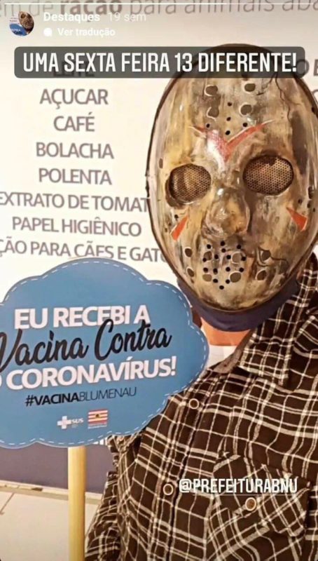 Zig foi tomar a primeira dose da vacina vestido de Jason em Blumenau – Foto: Reprodu&ccedil;&atilde;o/Internet/ND