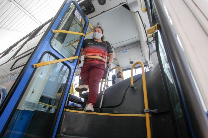 Jucilene participou da vistoria da acessibilidade dos ônibus e Ticen em Florianópolis