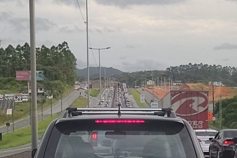 Movimenta&ccedil;&atilde;o na regi&atilde;o de Pi&ccedil;arras, sentido Sul – Foto: Paulo Mueller/NDTV