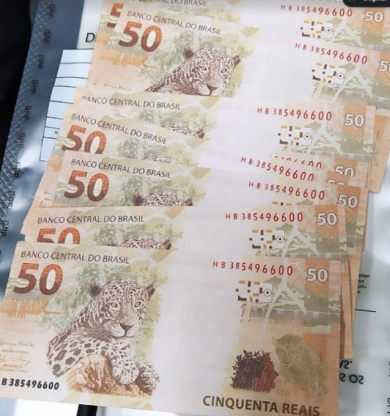 Homem pagou R$ 300 por notas falsas que somariam R$ 1 mil – Foto: Polícia Federal/Divulgação