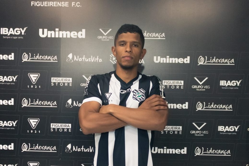 Figueirense sofre transfer ban e fica impedido de registrar atletas por seis meses