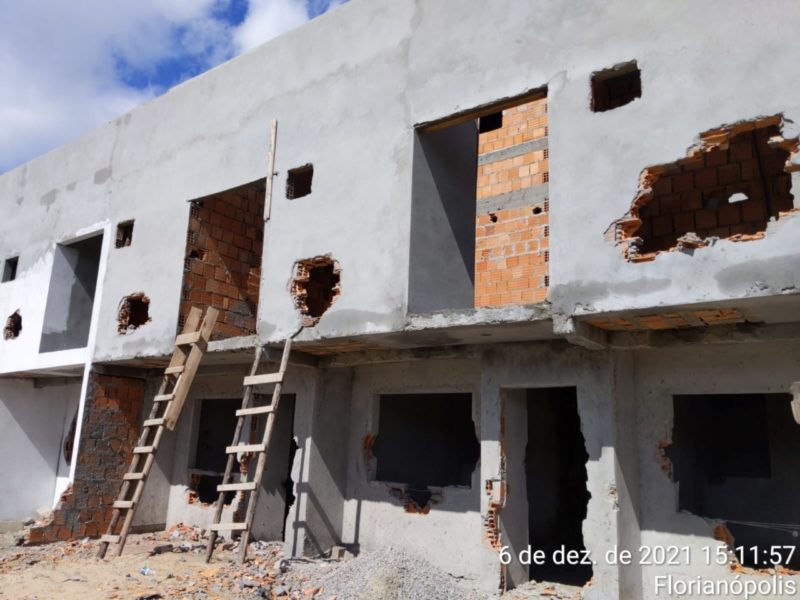 Imóveis estavam sem licenciamento, sem alvará e sem autorização para a construção &#8211; Foto: PMF/Divulgação