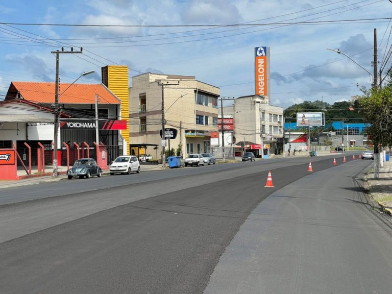 Revitaliza&ccedil;&atilde;o foi feita ao longo de mais de 2 km de via – Foto: Divulga&ccedil;&atilde;o/Prefeitura de Blumenau
