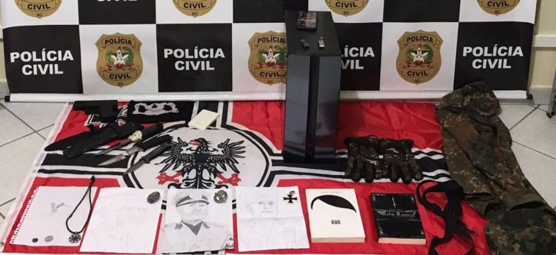 Foram apreendidos registros pessoais e equipamentos eletr&ocirc;nicos do adolescente – Foto: PCSC/Divulga&ccedil;&atilde;o