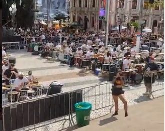 Orquestras reuniu cerca de 200 bateristas – Foto: Reprodu&ccedil;&atilde;o/Internet