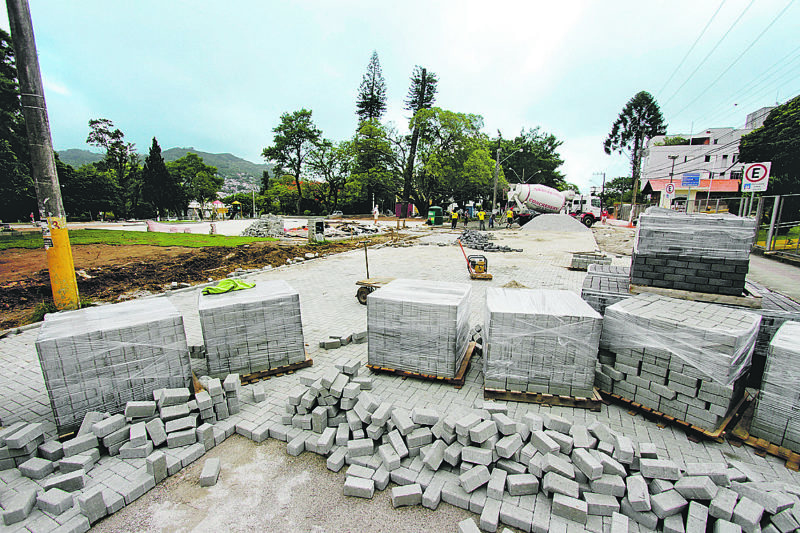 Na remodela&ccedil;&atilde;o dos acessos internos, os caminhos, rampas, escadas e patamares (desn&iacute;veis) atendem &agrave;s normas de acessibilidade e mobilidade – Foto: Leo Munhoz/ND