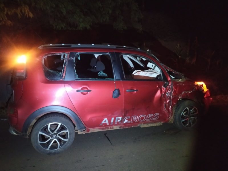 Motorista do carro sofreu ferimentos leves – Foto: PMRv (1)