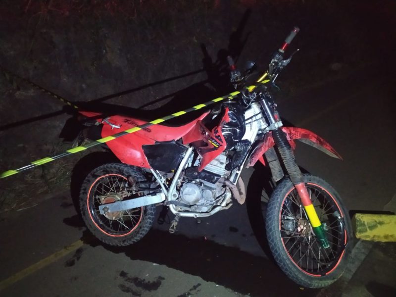 Motociclista de 23 anos morreu no local do acidente – Foto: PMRv/ND