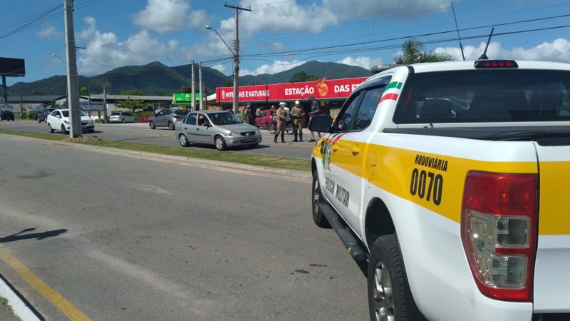 Polícia Rodoviária auxilia trabalho dos bombeiros no combate ao incêndio do atacadista