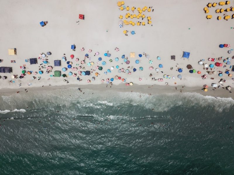 Prefeitura de Florian&oacute;polis aumentou o n&uacute;mero de vagas para ambulantes na temporada de ver&atilde;o 2022/2023, mas tamb&eacute;m providenciou o refor&ccedil;o da fiscaliza&ccedil;&atilde;o para coibir os ilegais&nbsp; – Foto: Leonardo Sousa/PMF/Divulga&ccedil;&atilde;o/ND