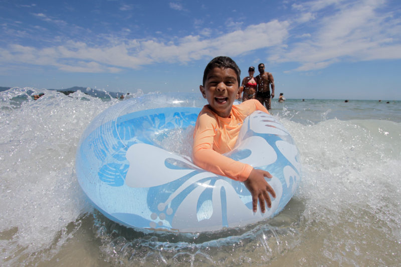 Luciano de Oliveira e Tatiane Silva de Lima trouxeram o filho Luthienzo lima de oliveira, que estava de anivers&aacute;rio nesta ter&ccedil;a-feira (28) – Foto: Leo Munhoz/ND