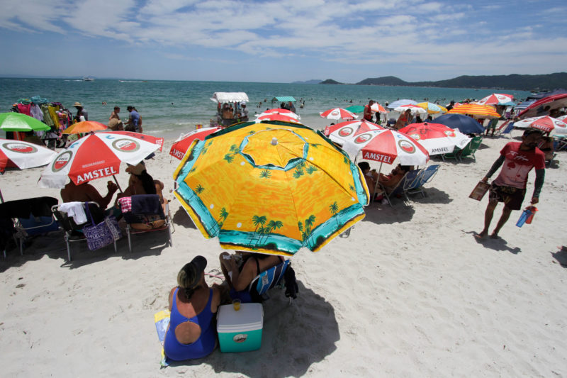 Moradores e turistas aumentam movimento nas praias de SC durante a temporada &#8211; Foto: Leo Munhoz/ND