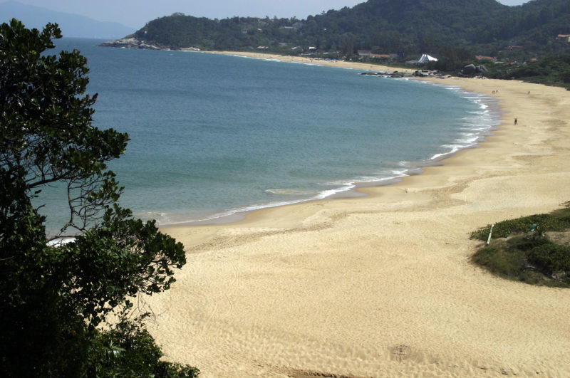 Praia do Estaleiro, em Balneário Camboriú &#8211; Foto: Celso Peixoto/Prefeitura Municipal de Balneário Camboriú/Divulgação