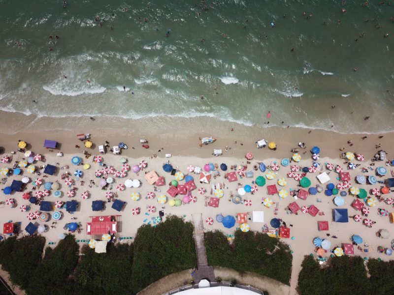 Fiscaliza&ccedil;&atilde;o come&ccedil;ou a fazer apreens&otilde;es nas praias de Florian&oacute;polis, especialmente no Norte da Ilha – Foto: Leonardo Sousa/Divulga&ccedil;&atilde;o/ND