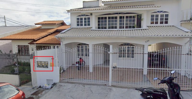 Local de onde foram arrancados os fios de luz da casa – Foto: Google/Reprodu&ccedil;&atilde;o