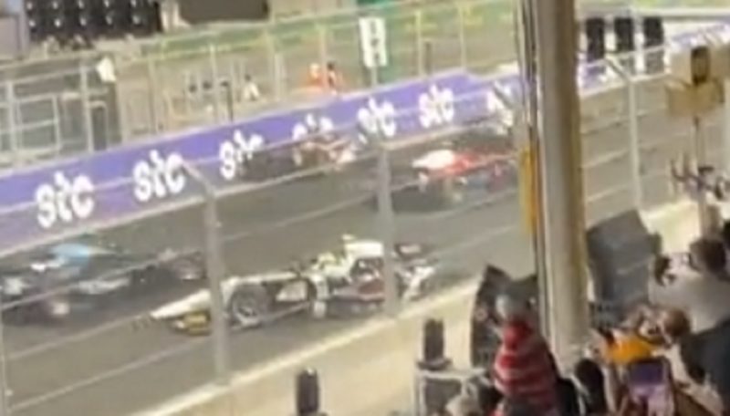 Enzo Fittipaldi sofre acidente durante GP da Ar&aacute;bia Saudita neste domingo (5) – Foto: Reprodu&ccedil;&atilde;o/ Twitter