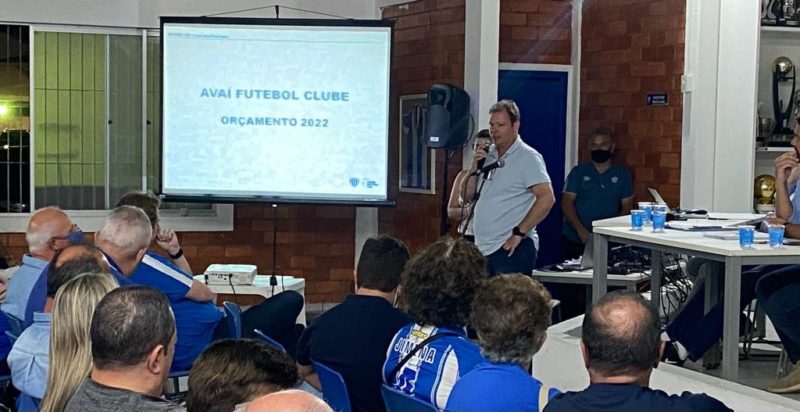 Presidente J&uacute;lio C&eacute;sar Heerdt fala durante a reuni&atilde;o – Foto: Divulga&ccedil;&atilde;o/Ava&iacute;