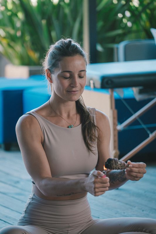 Studio de yoga, meditação e terapias promoveu evento de purificação e preparação para 2022