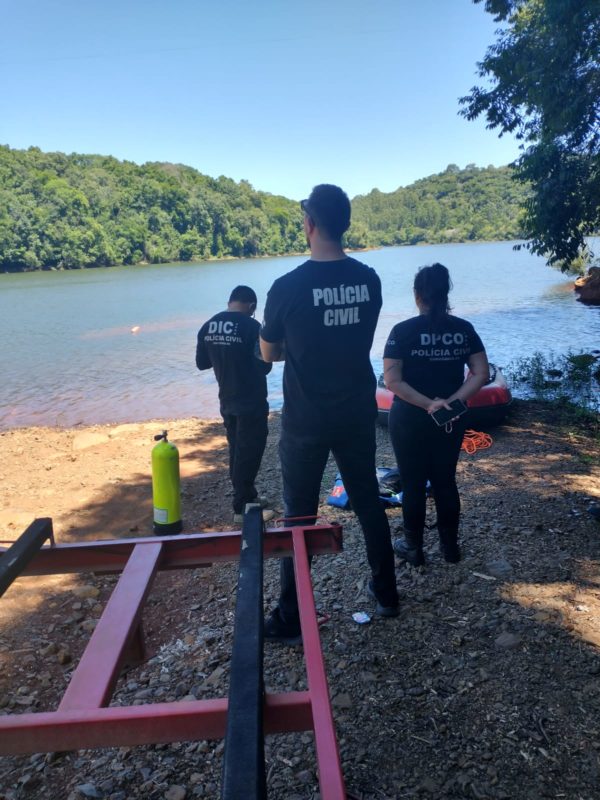 O homem confessou que matou a mulher asfixiada. Detalhou que jogou o corpo no lago de uma usina hidrelétrica, no interior de Alto Bela Vista (SC), com uma pedra amarrada.