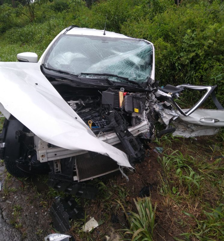 carro ficou completamente destruído