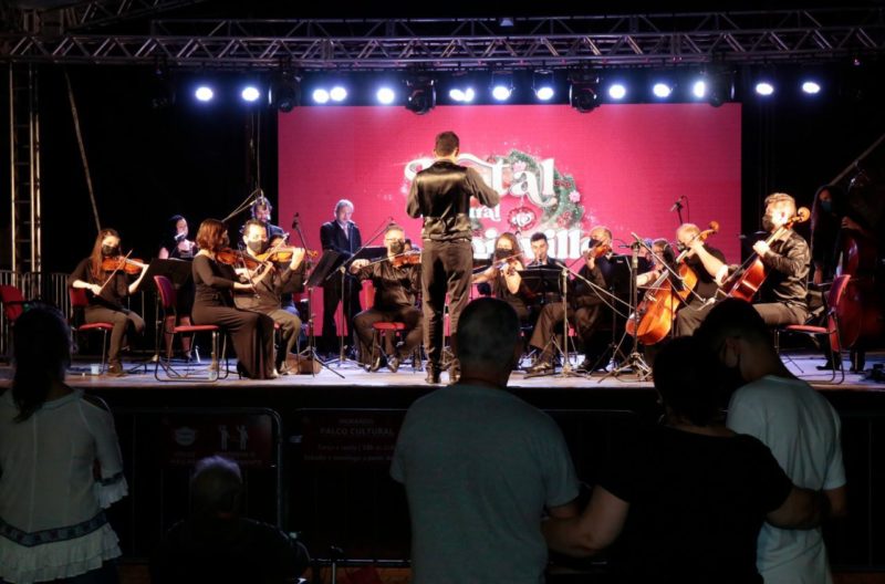 apresentação cultural na praça